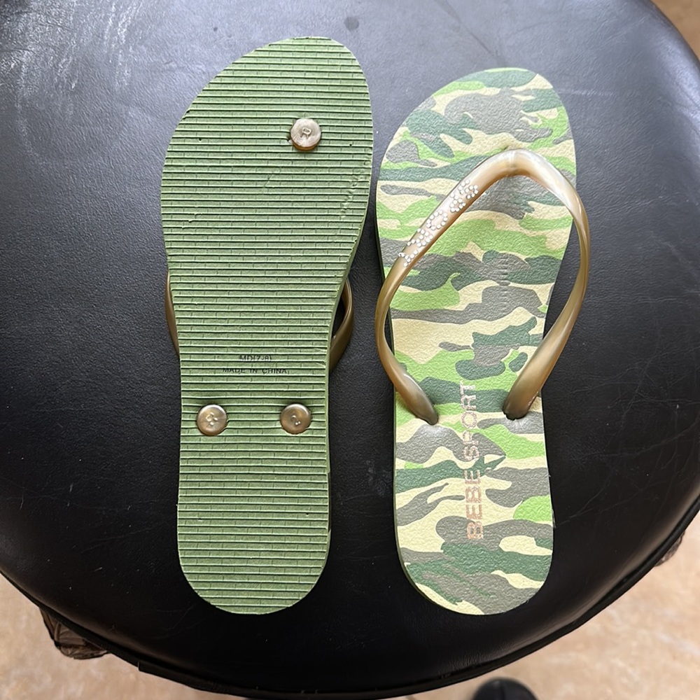 Rhinestone bebe camo flip flop sandals πͺβ¨ - Picture 5 of 6